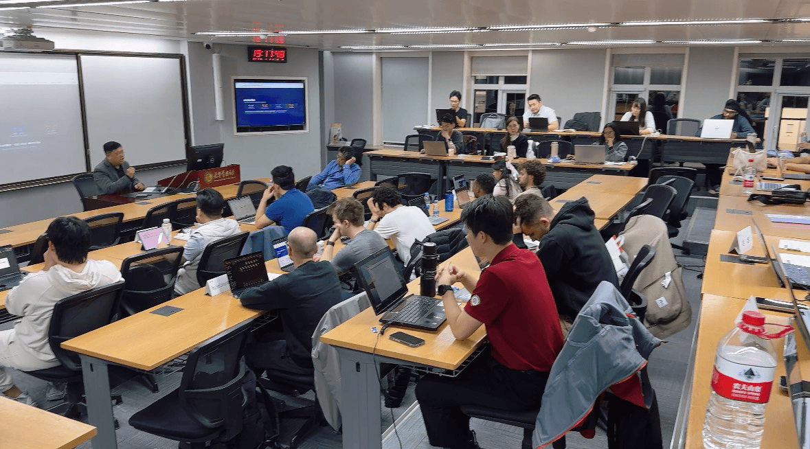 智汇光华，对话全球｜领邦智能董事长崔忠伟走进北大光华，共话AI时代新格局